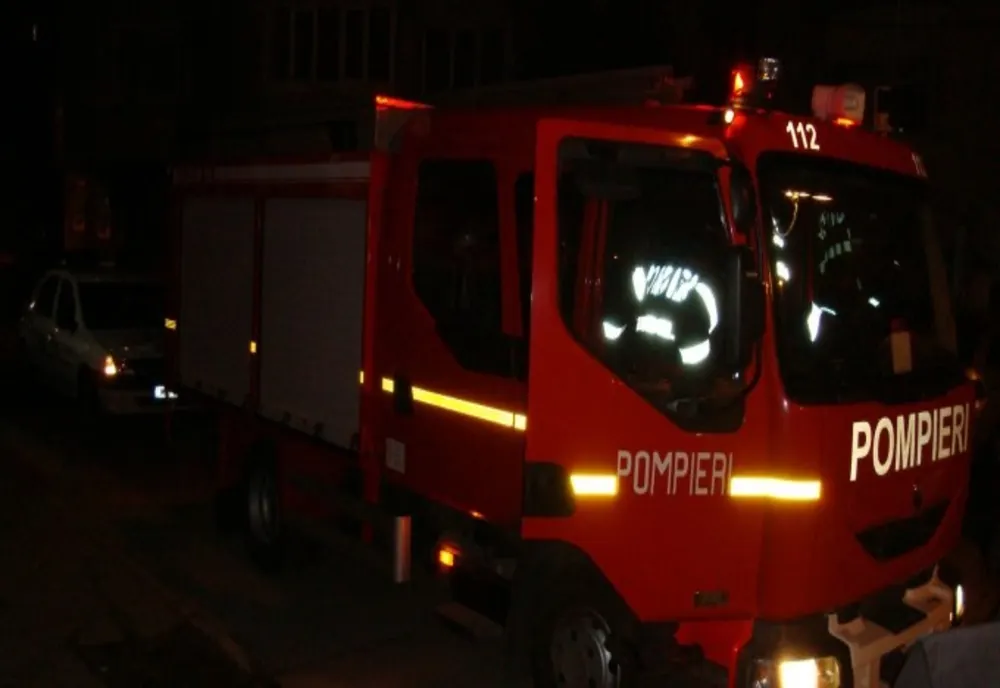 Incendiu la o casă din Luna! O femeie a primit îngrijiri medicale la faţa locului