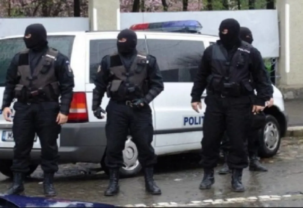 6 persoane reţinute în dosarul de proxenetism de la Dej
