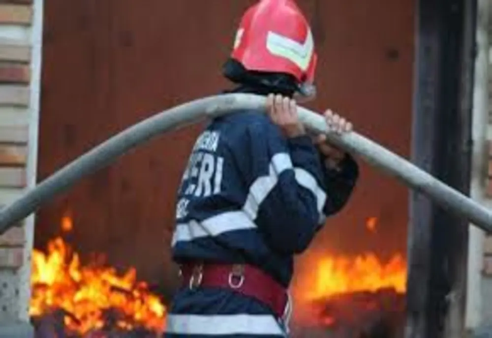 Bărbat rănit într-un incendiu în Sânmarghita! Incendiul a pornit de la TV