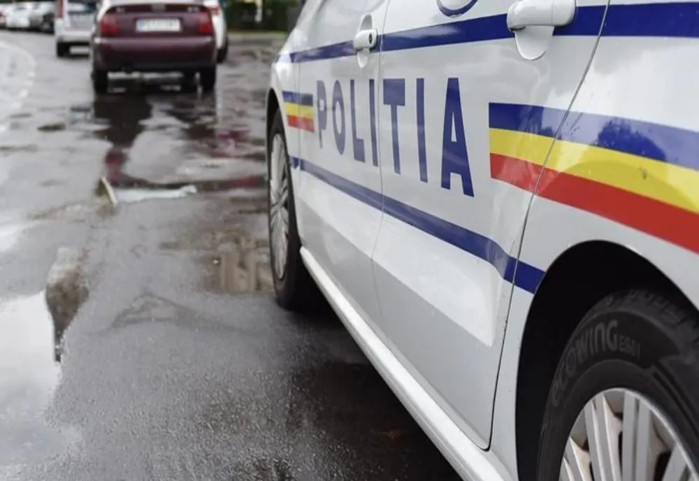 DEJ: Tânăr de 21 de ani prins de poliţişti după ce a distrus 13 maşini