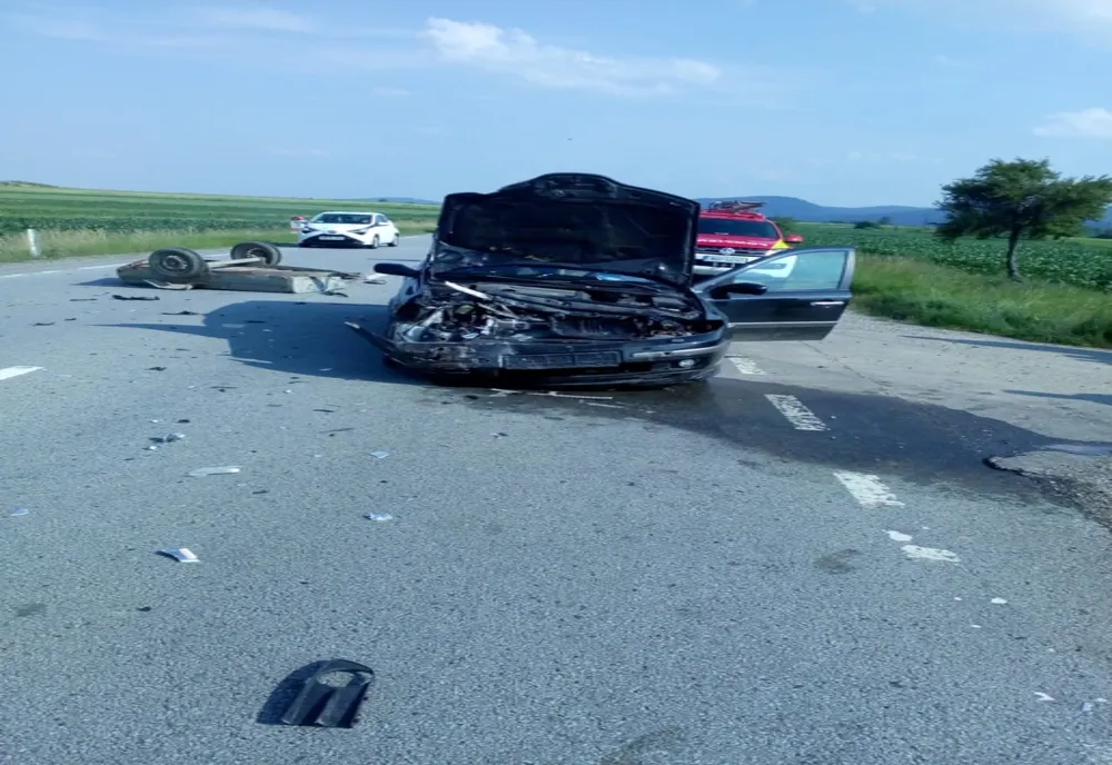 FOTO | Accident în Câțcău! Două maşini s-au ciocnit
