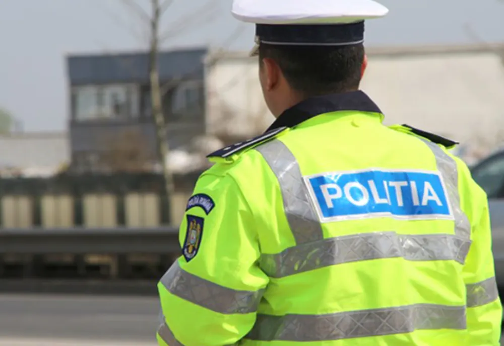 Doi bărbaţi fără permis de conducere prinşi la volanul aceleiaşi maşini în decursul a câtorva ore