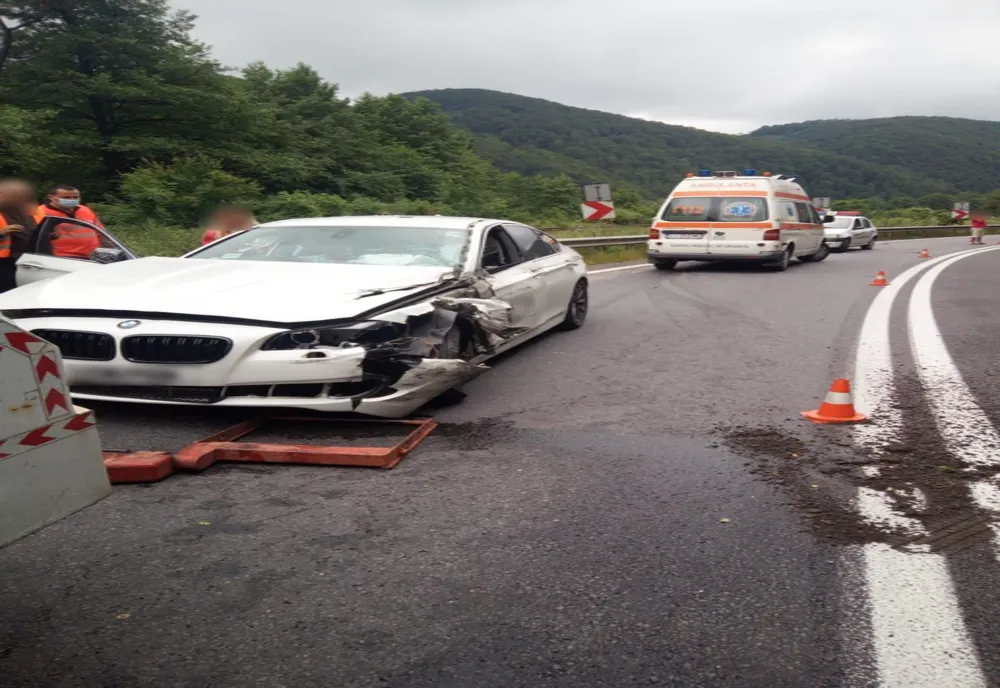 Accident între Cluj-Napoca şi Oradea! Impact între un autotren şi un autoturism