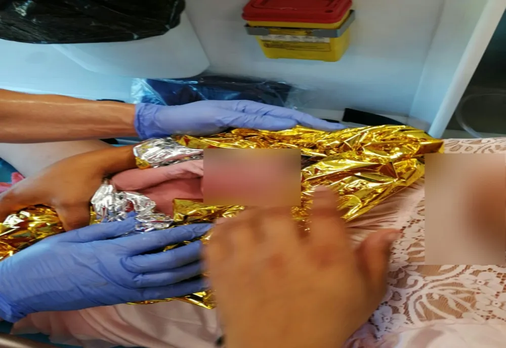 FOTO | Intervenție specială pentru un echipaj SMURD! O femeie a născut în autospecială, în drum spre spital 