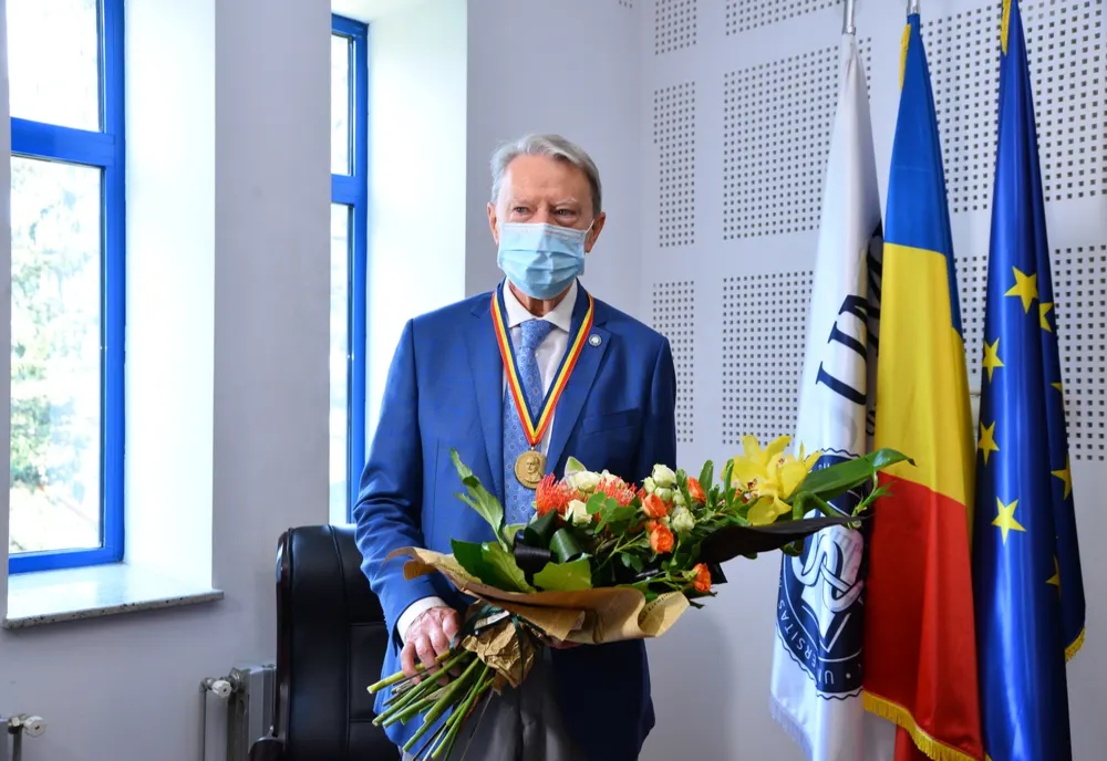 Reputatul profesor emerit și diabetolog Nicolae Hâncu, distins de UMF Cluj cu Medalia „Iuliu Hațieganu” la aniversarea vârstei de 80 de ani
