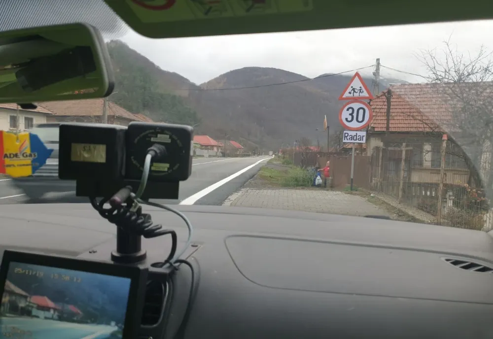 Acţiune a poliţiştilor la limita judeţelor Cluj şi Sălaj! 40 de vitezomani au fost sancţionaţi
