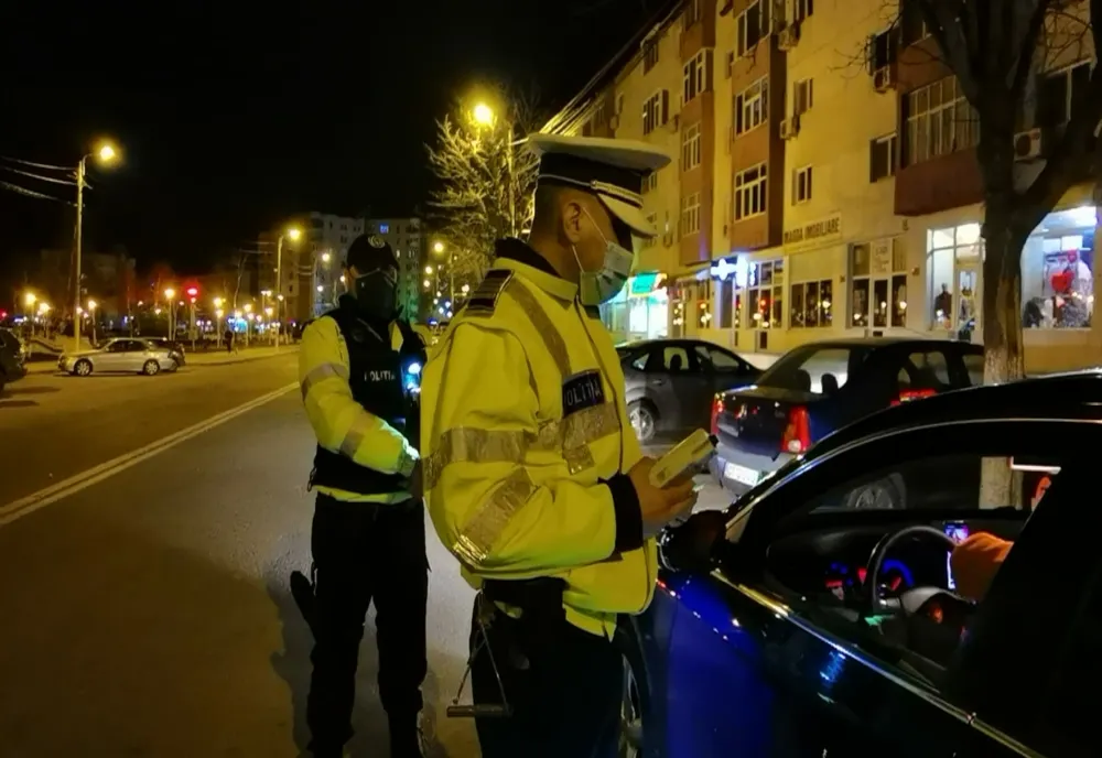 Tânăr şofer beat prins la volan, în localitate, cu 122 km/h
