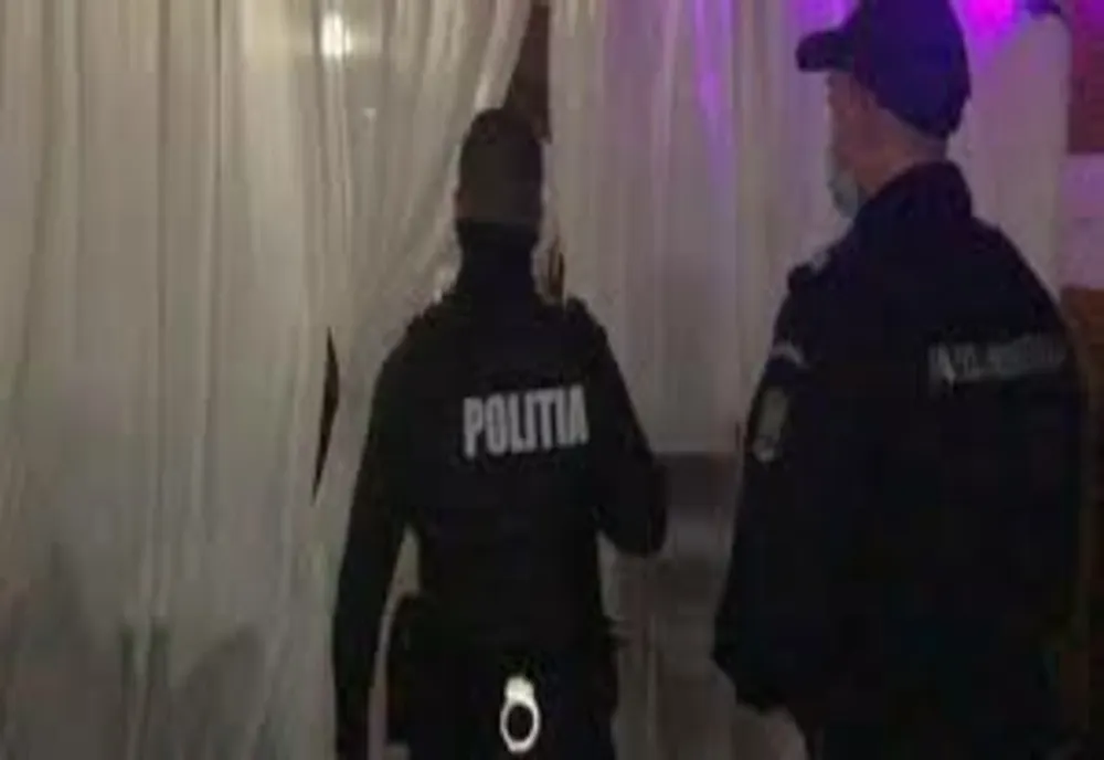 Eveniment privat cu peste 100 de persoane întrerupt de poliţiştii clujeni