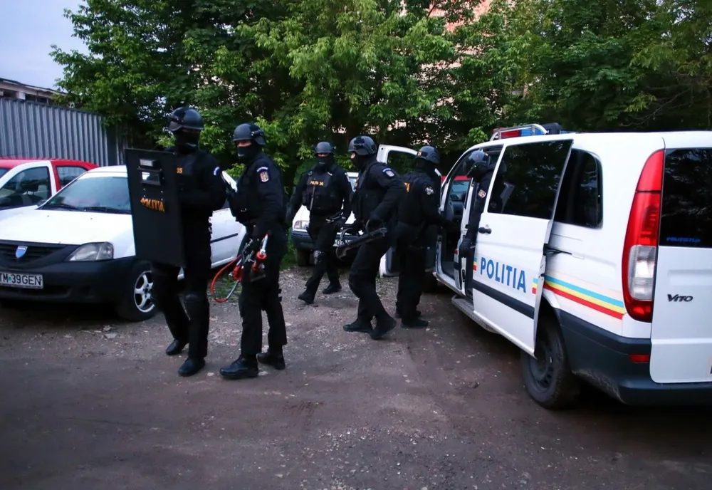 Percheziţii în Cluj-Napoca într-un dosar de înşelăciune! O femeie şi doi bărbaţi au fost reţinuţi