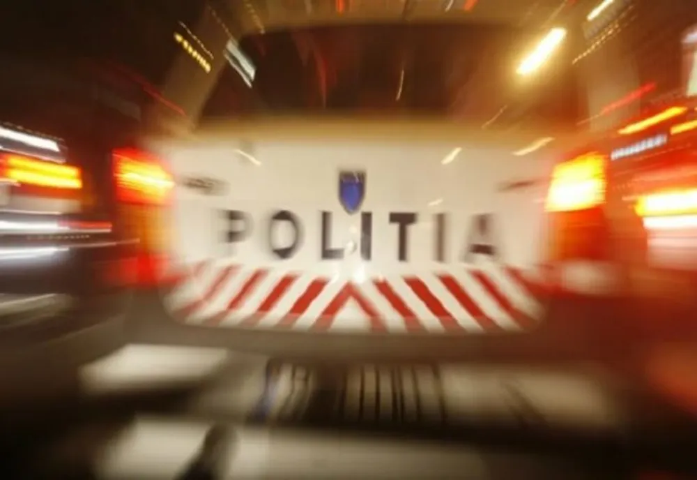 Beat şi fără permis, un tânăr a furat o maşină şi a ieşit la plimbare