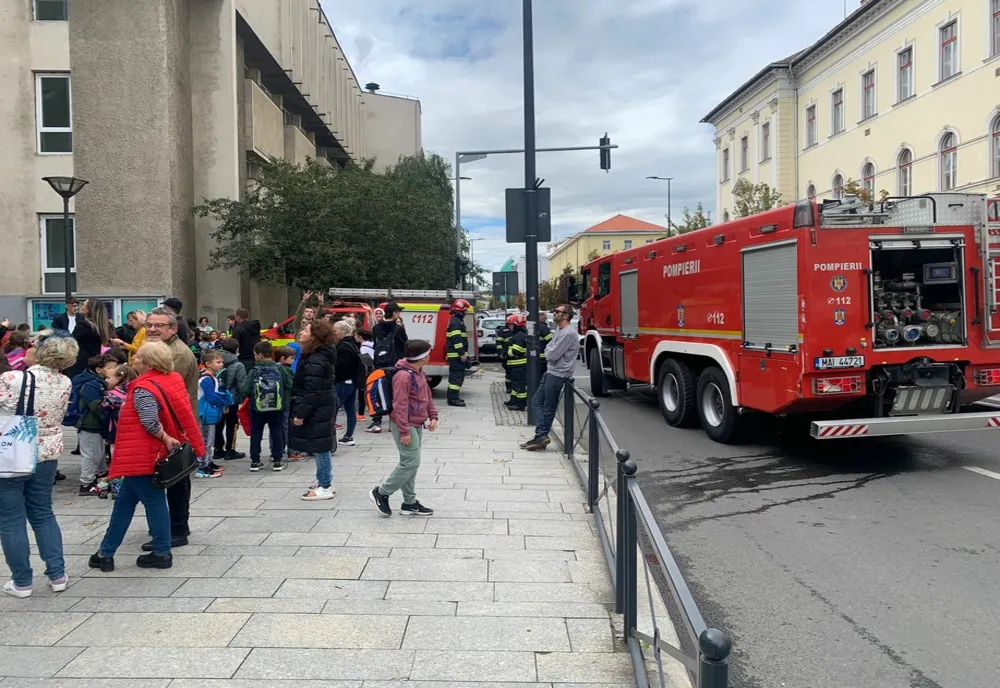 Alertă la Colegiul Național George Coșbuc din Cluj-Napoca! Toţi elevii au fost evacuaţi (FOTO)