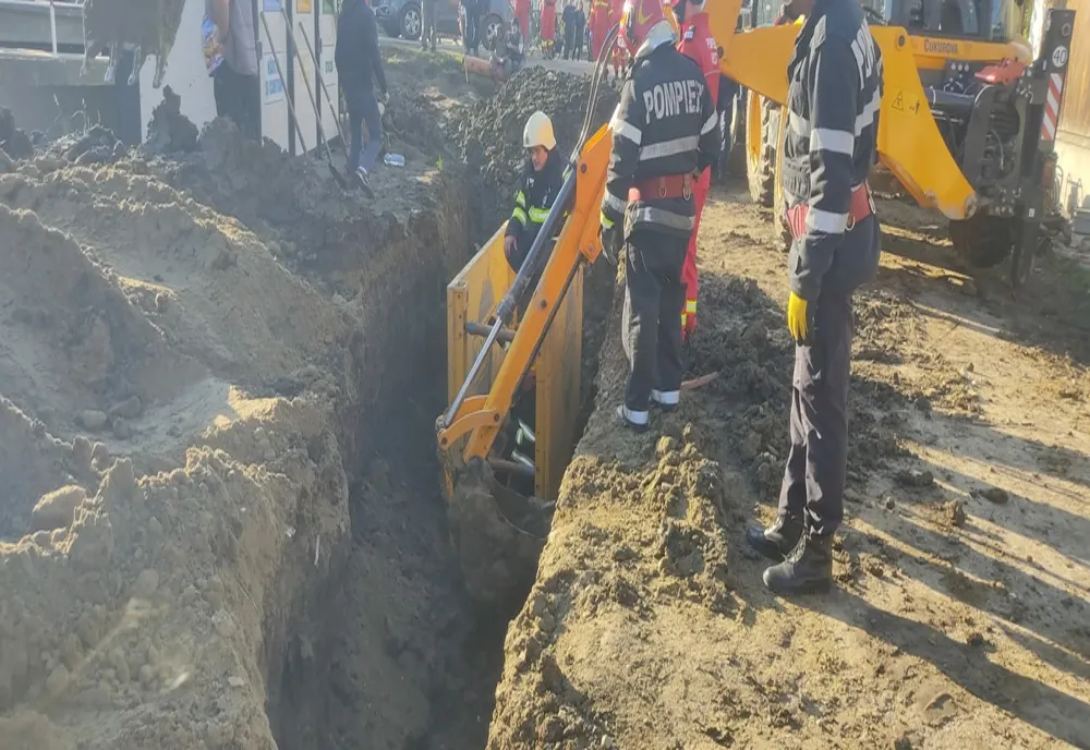 Un tânăr de 20 de ani a murit în localitatea Sic după ce a fost prins sub un mal de pământ (FOTO)