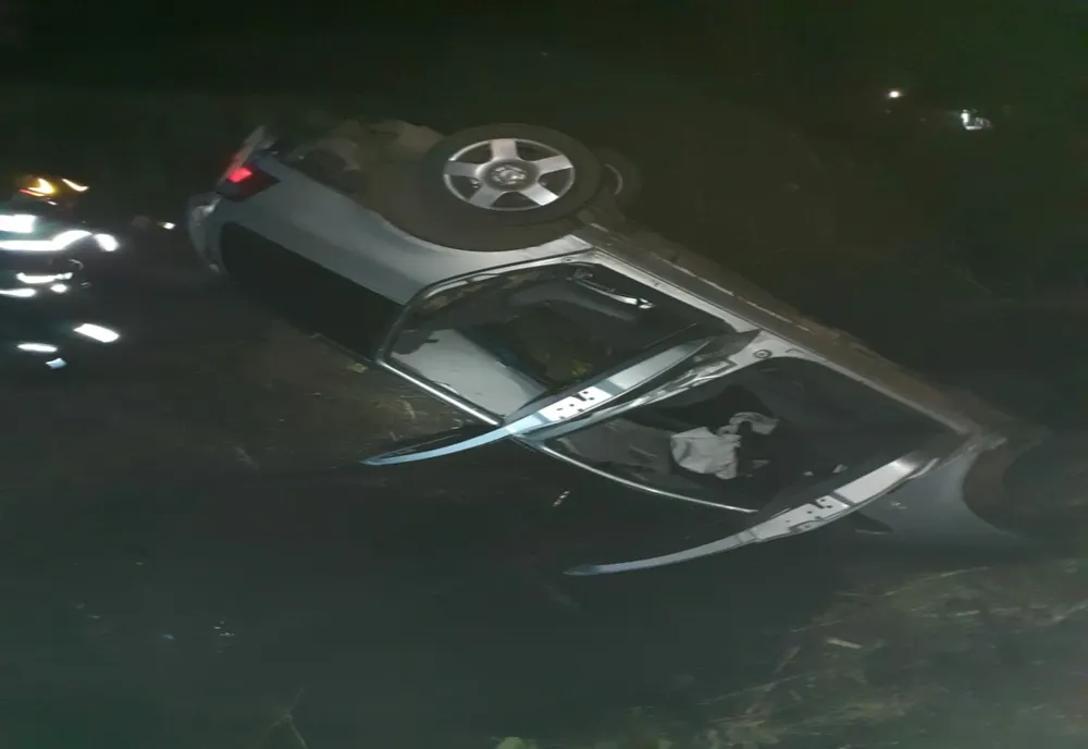Accident în judeţul Cluj! Două persoane au plonjat cu maşina râul Crișul Repede (FOTO)