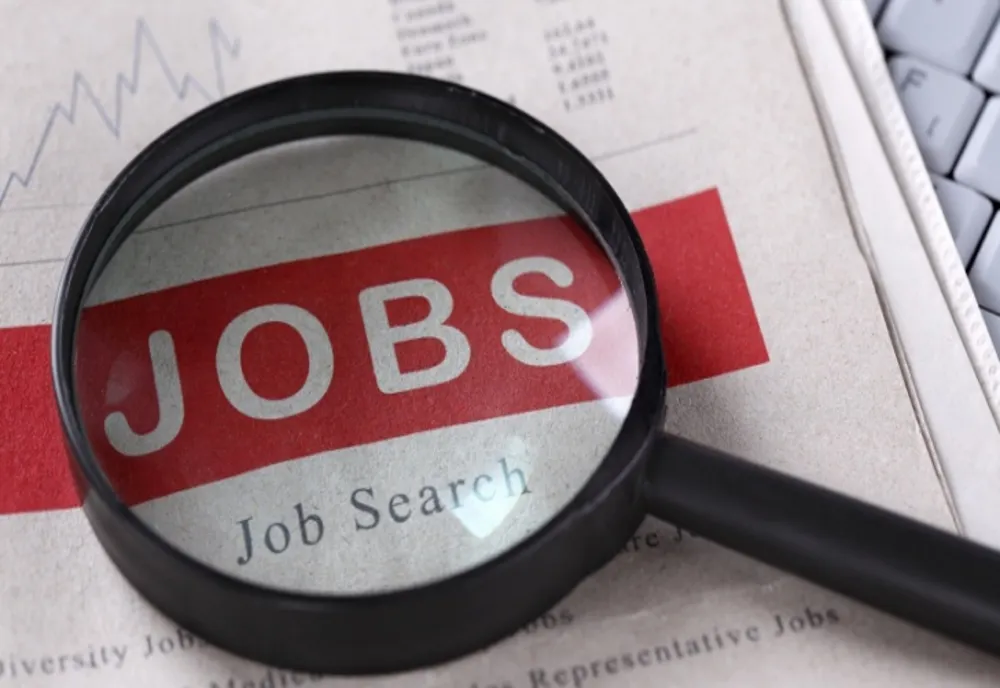 SONDAJ: 60% DINTRE ANGAJAȚI VOR SĂ ÎȘI SCHIMBE LOCUL DE MUNCĂ, PRIN RECONVERSIE PROFESIONALĂ