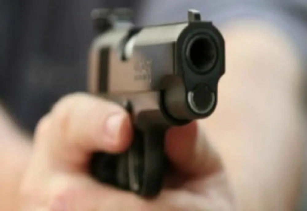 Clujean împuşcat de poliţişti pe un câmp: Era căutat pentru trafic de minori