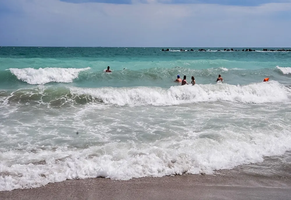 E.Coli în Marea Neagră. Apa a fost testată din nou: anunț important pentru toți turiștii de pe litoralul românesc