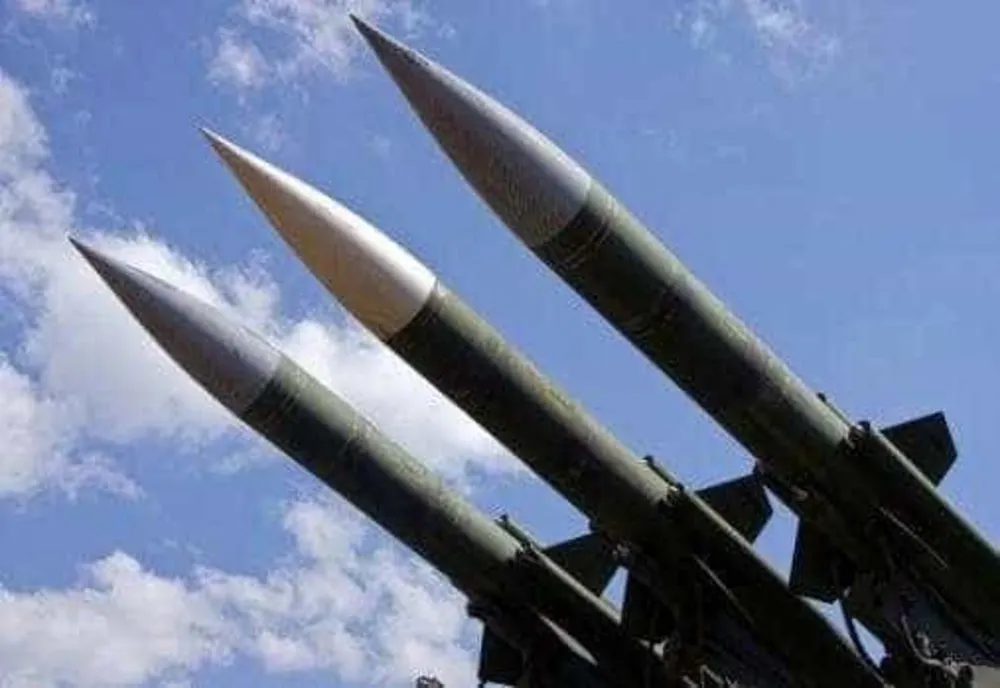 COREEA DE NORD LANSEAZĂ RACHETE BALISTICE ÎN TIMP CE COREEA DE SUD ȘI SUA DESFĂȘOARĂ EXERCIȚII MILITARE