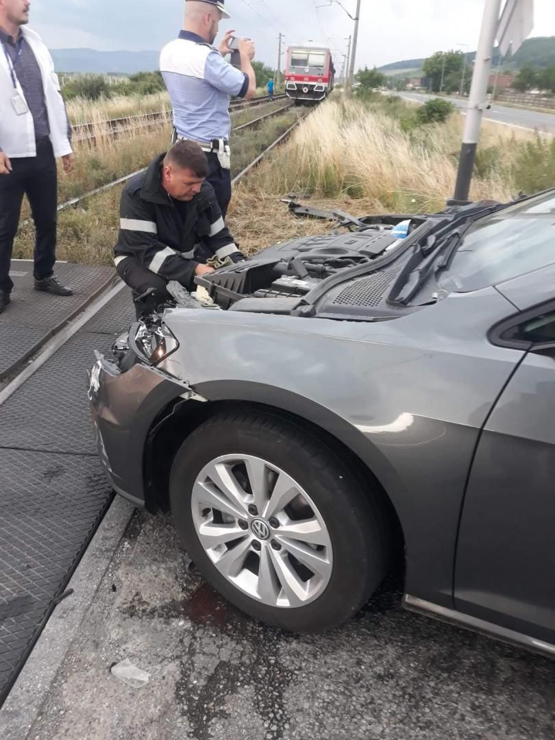 masina lovita de tren