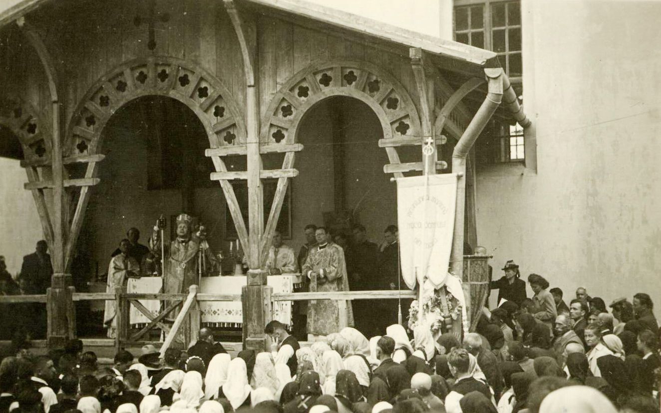 Episcopul Iuliu Hossu la Nicula-1947