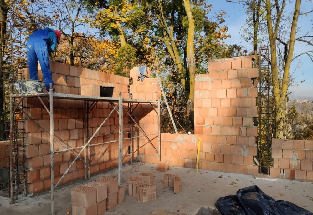 Au început lucrările de extindere și etajare a uneia dintre clădirile Spitalului de Pneumoftiziologie „Leon Daniello”