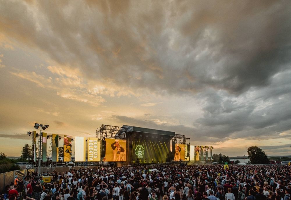 O trupă cu 3 miliarde de vizualizări pe YouTube vine în premieră în România, la Electric Castle