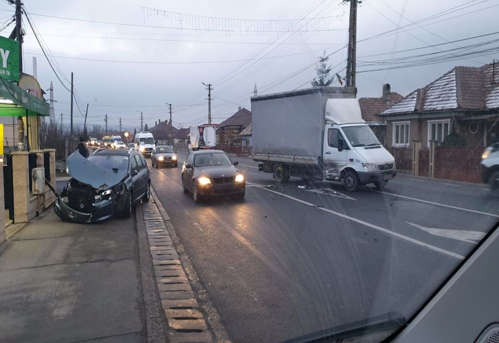 FOTO | Accident cu două maşini în Iclod