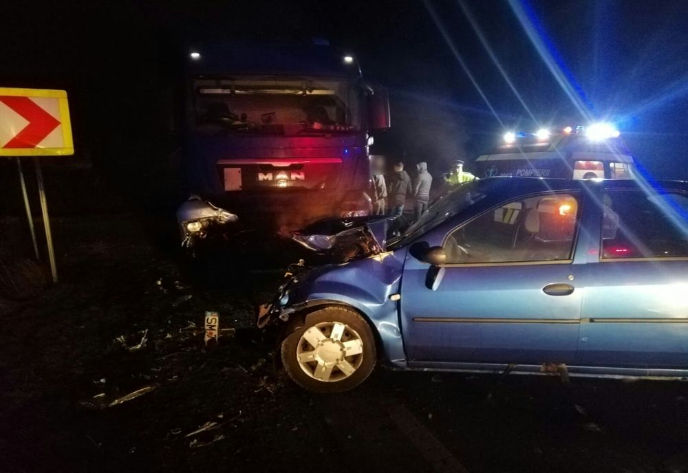 FOTO | Grav accident în Coplean! Impact frontal intre un autotren şi un autoturism