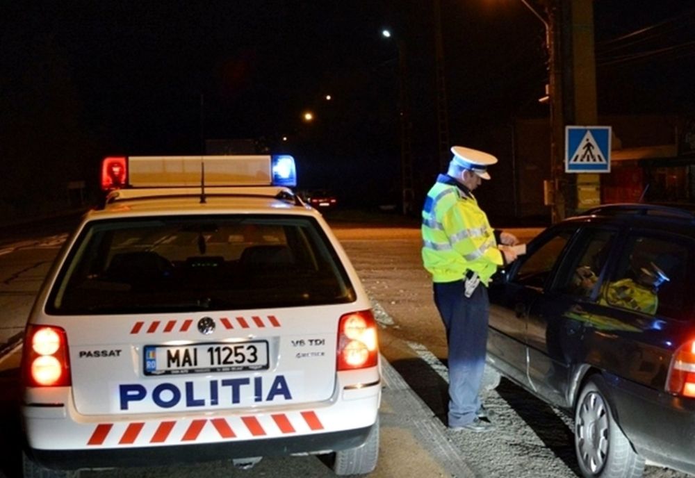 Bărbat prins la volanul unei maşini furate! Acesta nu are permis de conducere