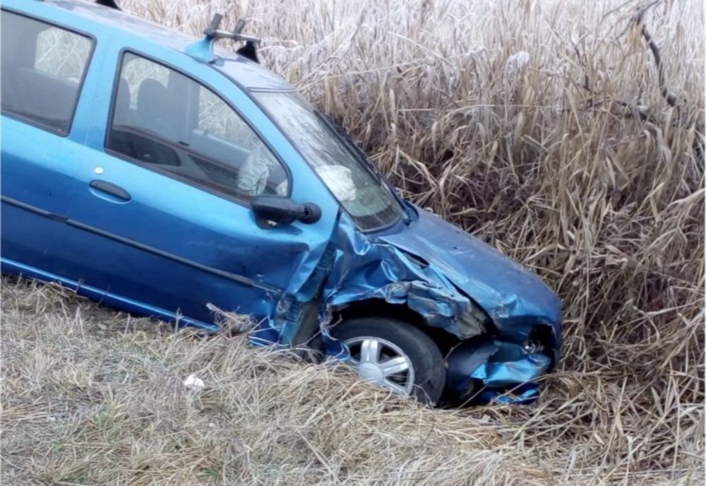 FOTO | Accident la ieşire din Dej! Două persoane au fost rănite