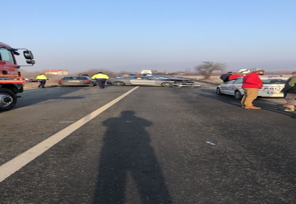 Accident grav între Dej şi Baia Mare! Trei răniţi după impactul frontal dintre un bolid şi o maşină de teren (VIDEO)