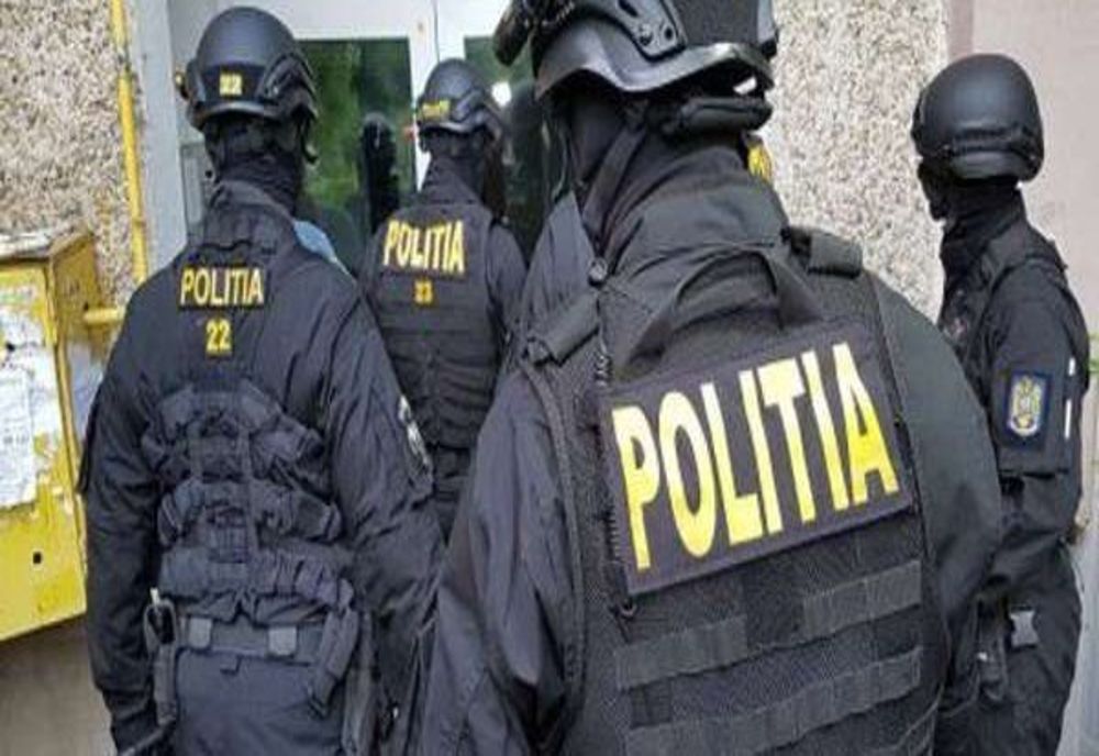 Două persoane din Bistrița-Năsăud și alte 6 din Iași, Galați și Cluj, reținute pentru evaziune fiscală, spălarea banilor și folosirea cu rea-credință a creditului societății