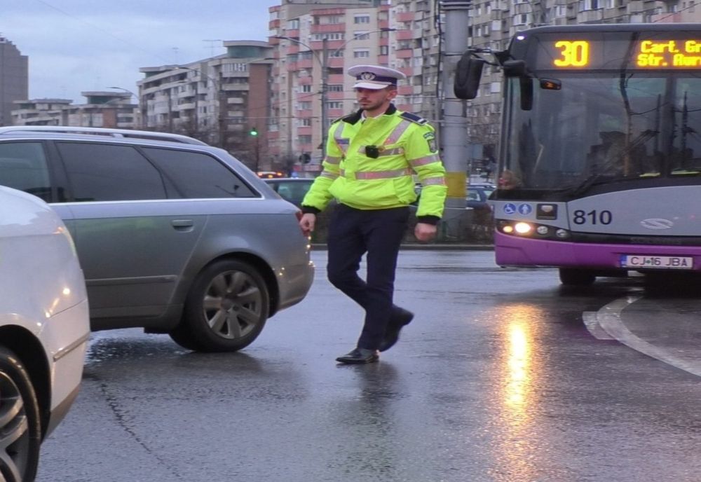Poliţiştii clujeni, dotaţi cu body cam-uri (FOTO)