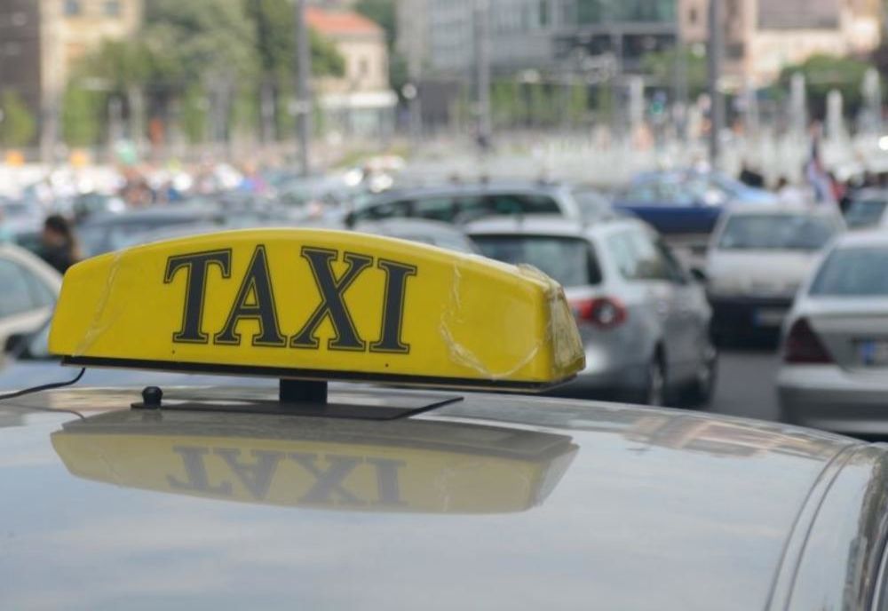 Bărbat prins făcând taximetrie, deşi are permisul anulat