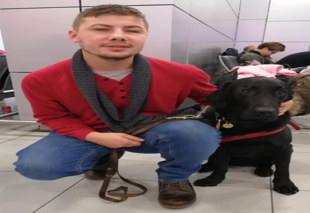 Tânăr nevăzător care circula de la București la Cluj, umilit de un controlor CFR