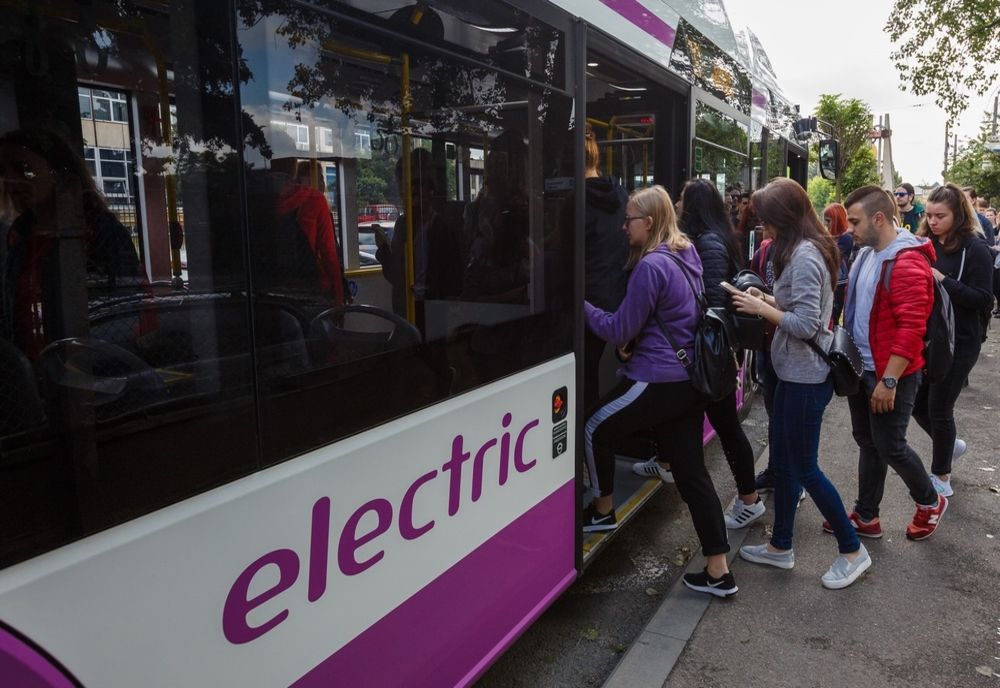 Elevii și studenții vor beneficia de 120 călătorii gratuite în locul abonamentelor anterioare pe 2 linii