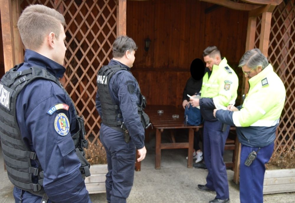FOTO | Amplă acţiune a poliţiştilor din două oraşe din Cluj! Au fost aplicate peste 100 de amenzi 