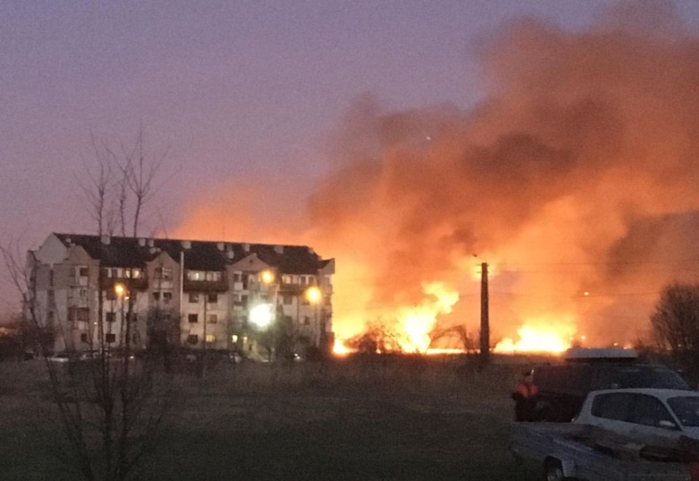 VIDEO | Incendiu uriaş în Cluj-Napoca! Pompierii intervin cu mai multe autospeciale