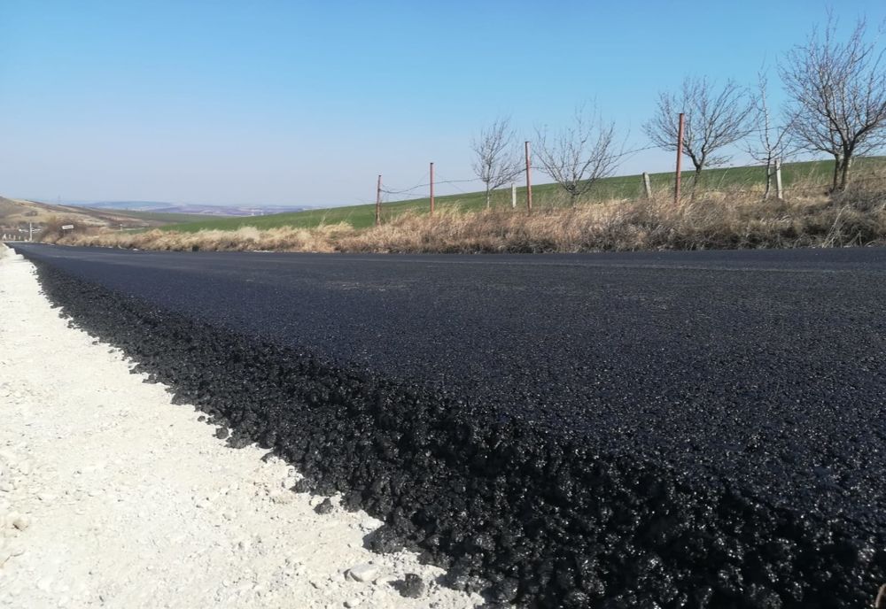 Au fost finalizate lucrările de asfaltare pe drumul județean Săndulești – Cheile Turzii