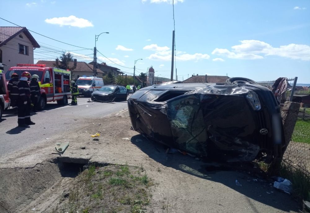 FOTO | Accident cu victime în Apahida! O maşină s-a rasturnat