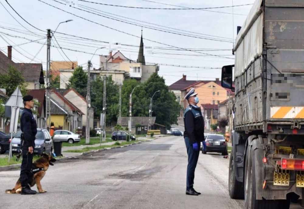 FOTO | Acţiune a poliţiştilor din Huedin pentru respectarea măsurilor impuse în starea de alertă