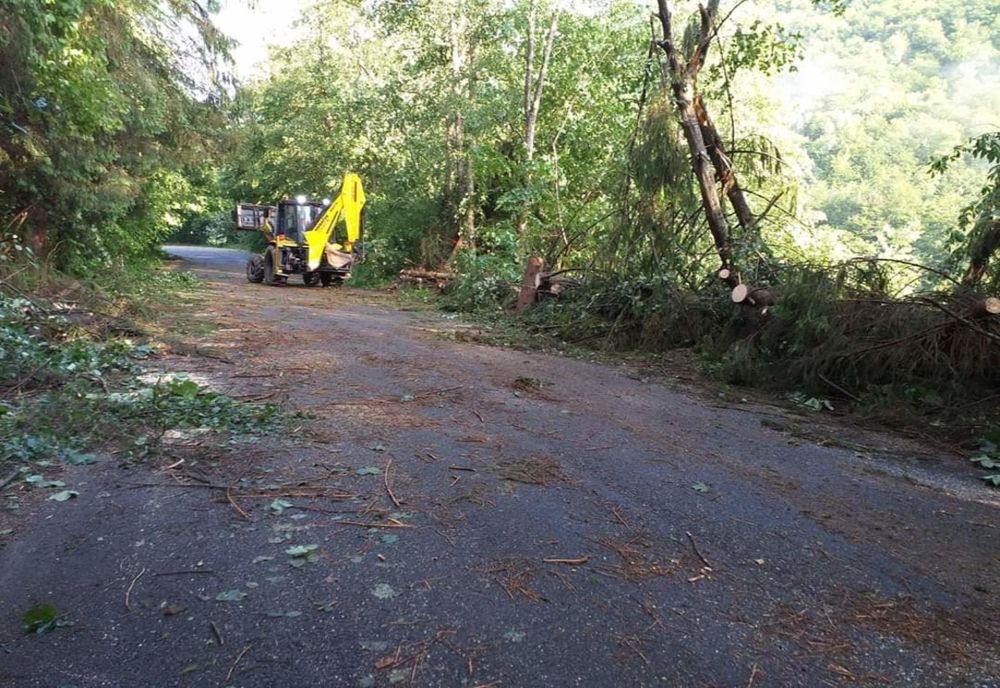 FOTO | Intervenție în regim de urgentă la Mărișel din cauza vremii nefavorabile 
