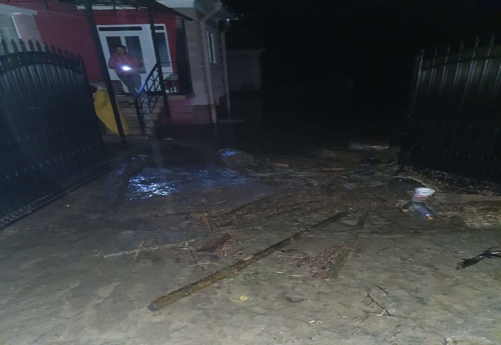 Vremea rea a făcut prăpăd noaptea trecută în mai multe localităţi din judeţul Cluj