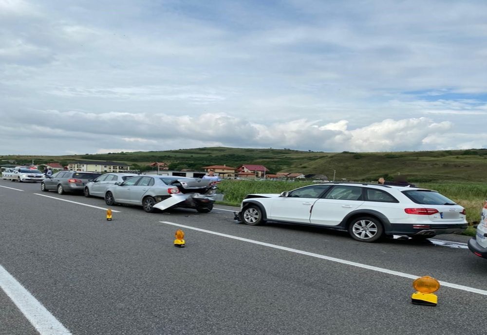 FOTO | Accident cu patru maşini la intrare în Cluj-Napoca! Trei persoane au ajuns la spital