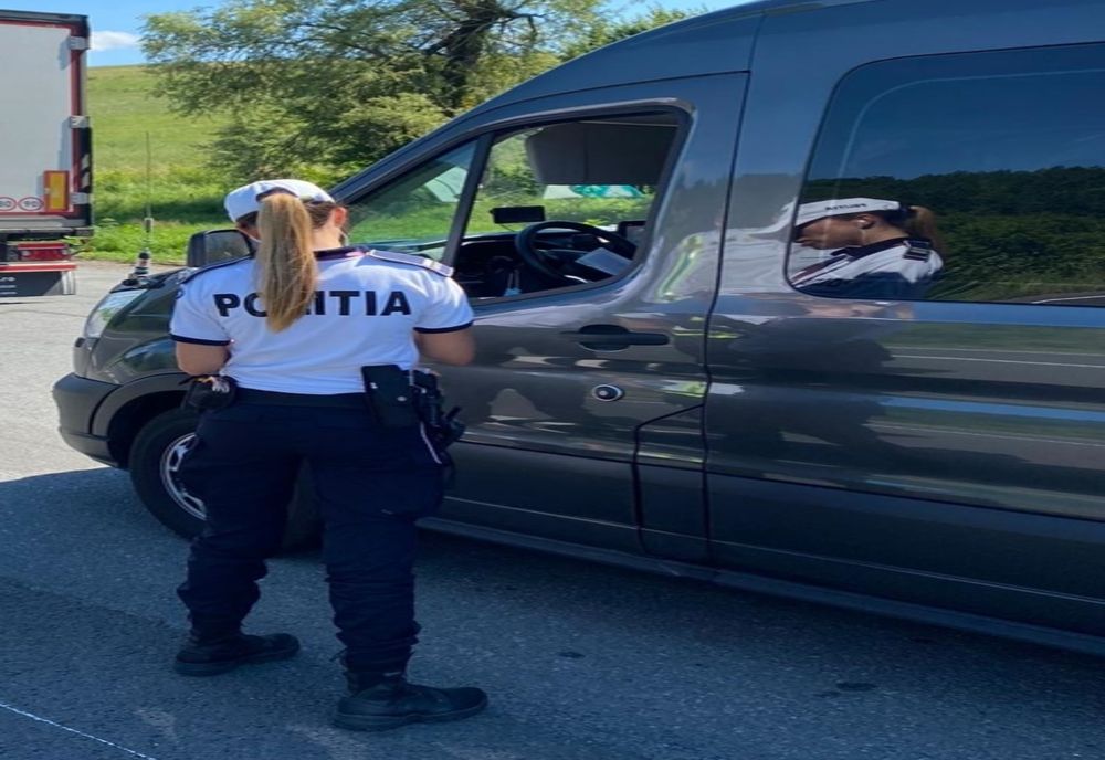 FOTO | Transportatorii au fost verificaţi de poliţişti: 4 vehicule au fost imobilizate