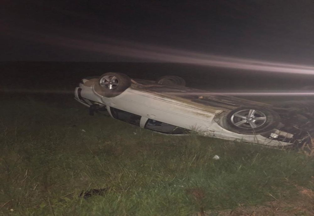 FOTO | Accident în Aiton! Doi tineri răniţi după ce s-au răsturnat cu maşina 