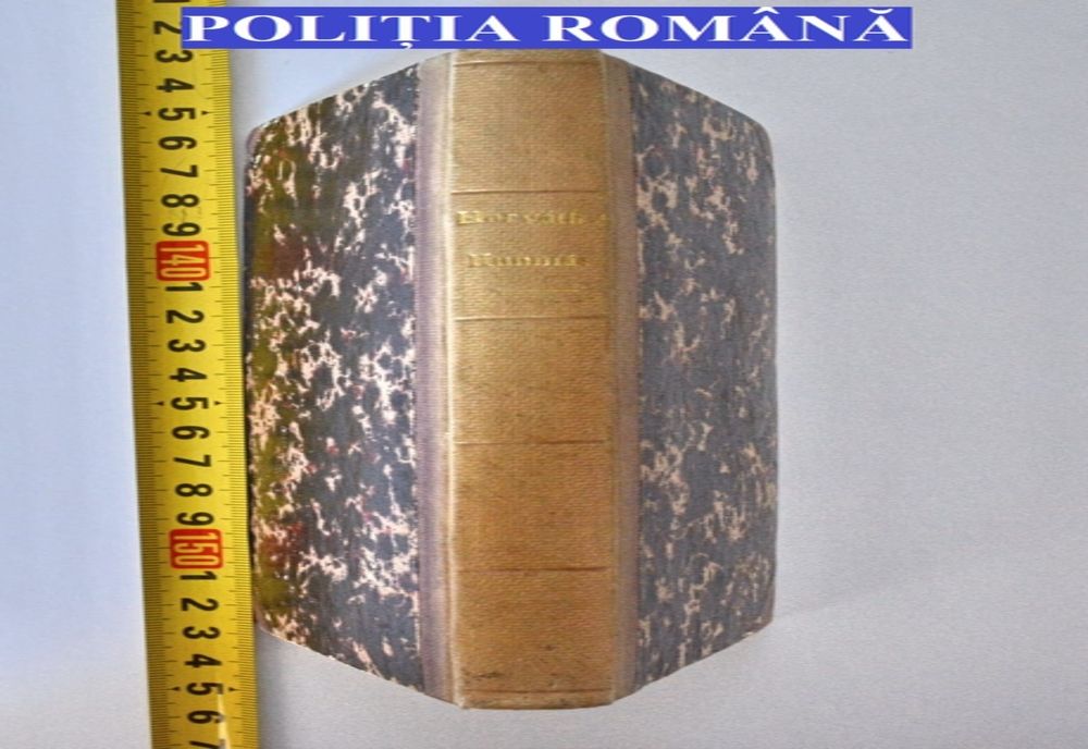 Carte din anul 1787 recuperată de poliţiştii clujeni! A fost furată din Cluj şi scoasă la vânzare în Ungaria (FOTO)