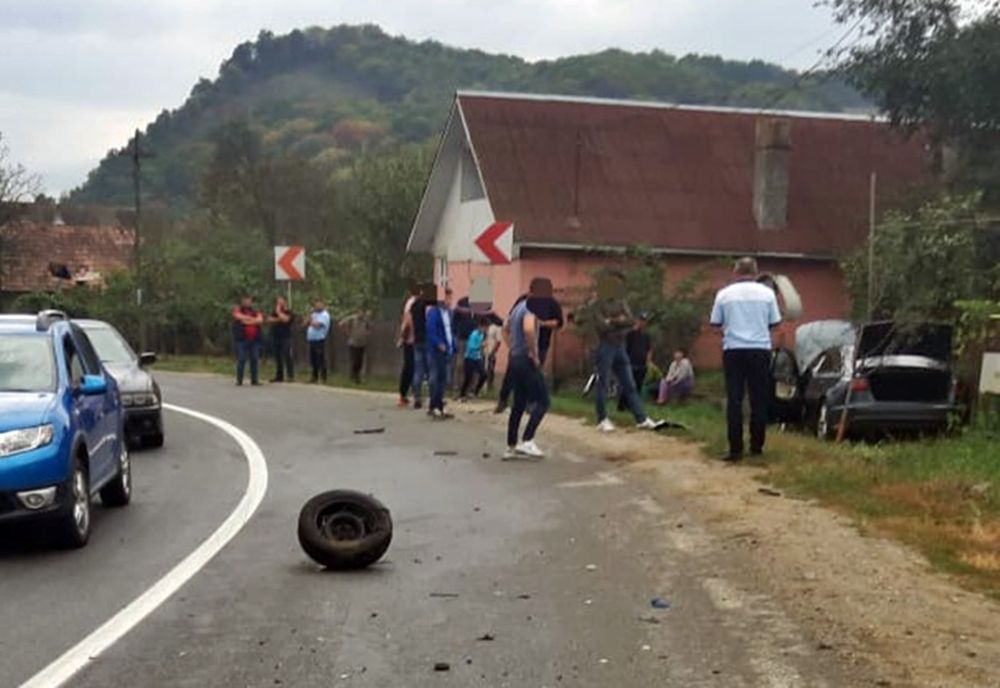 Șoferiță din Cluj-Napoca, accident rutier în Beclean!  Două tinere au ajuns la spital