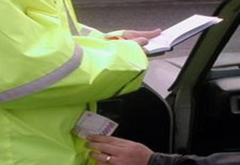 TURDA: un şofer i-a oferit unui poliţist un apartament după ce a fost oprit în trafic