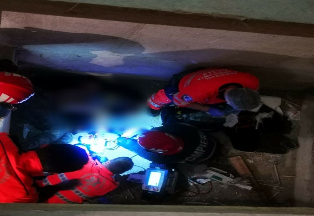 FOTO | Grav accident de muncă în Cluj-Napoca! Un muncitor este în stare gravă după ce a căzut în puţul unui lift