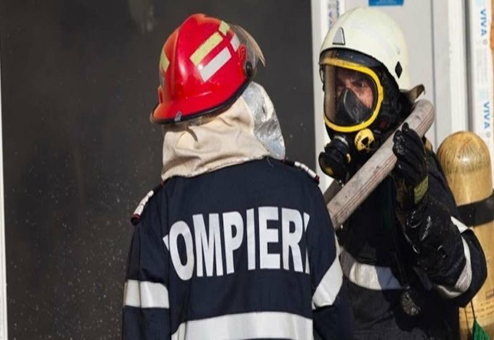 Explozie urmată de incendiu la o casă din Nicula! Au intervenit pompierii cu două autospeciale